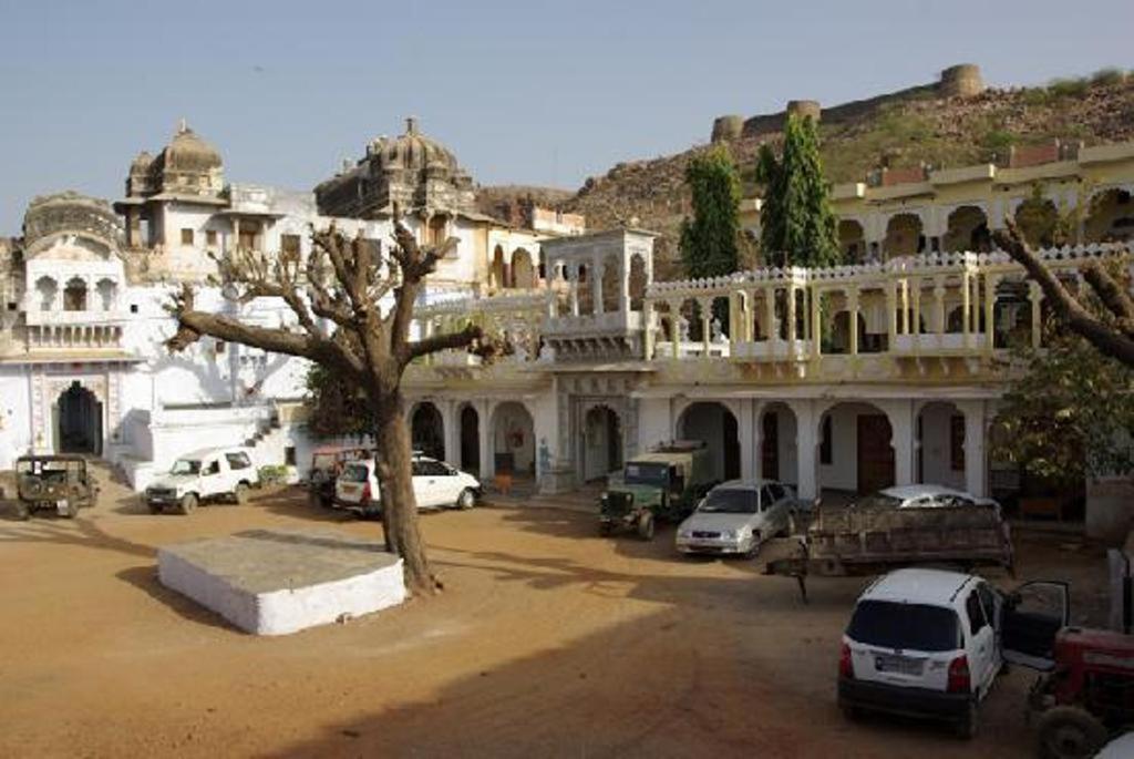 Bassi Fort Palace Chittorgarh ภายนอก รูปภาพ